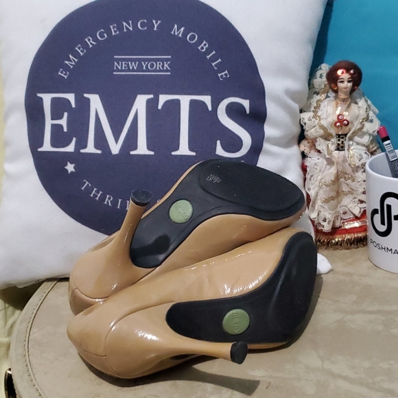 Me Too Heels - Picture 5 of 6